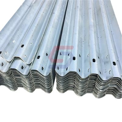 China Roadway Safety Guardrail Plate Galvanized Traffic Safety Thire Beam Barrier Road Guardrail for sale