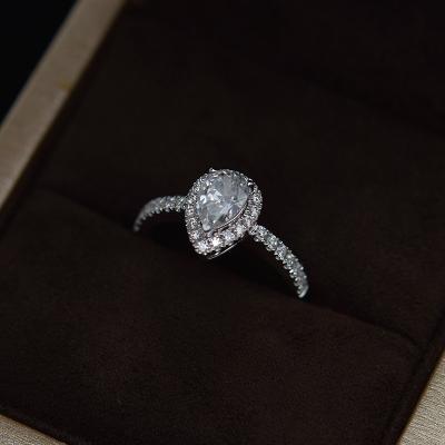 Cina Gioielli di Moissanite di 2 carati, grado di colore degli anelli di fidanzamento E di Moissanite della pera in vendita