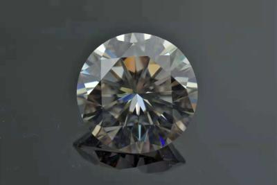 Κίνα Στρογγυλό λαμπρό τέμνον άσπρο moissanite 10mm σαφήνεια 4cts χρώματος VVS DEF για το γαμήλιο δαχτυλίδι προς πώληση