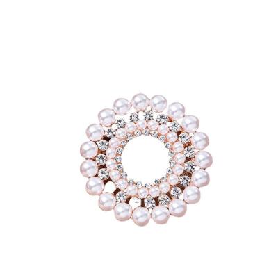 China New Japanese and Korean fashion fashion pearl flower diamond hollow corsage brooch all-match tracksuit decoration environmental friendly women for sale