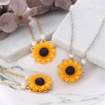 China Hiphop Bronze Gemstone Piece Pendants Pvs Gold Sunflower Necklace Missing Acrylic Flower Daisy Pendant for sale