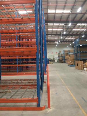 China Steel Very Narrow Aisle Pallet Racking , Vna Warehouse Racking OEM acceptable for sale