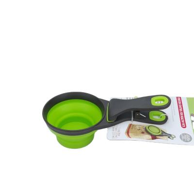 China Sustainable 2024 High Quality Silicon Scoop With Clip Pet Dog Food Snack Scoop Dog Supplies Plastic Foldable Food Spoon for sale