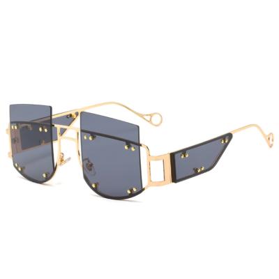 China Fashion sunglasses sell 2020 fashion catwalk personality male and female clear red wholesale wayfer sunglasses for sale