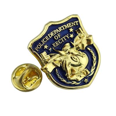 China Europe 3D imitation gold paint badge Custom shield shaped metal brooch Event Gift Senior Medallion for sale