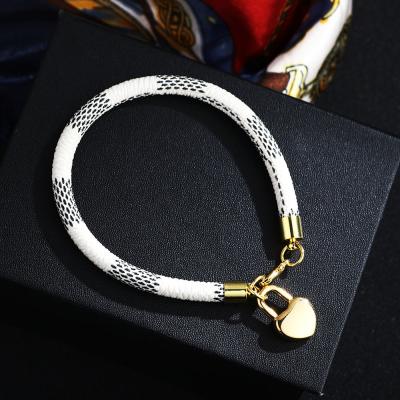 China 2021 New PU Heart Peach Bracelet Fashionable Copper Striped Leather Buckle Copper Pendant Gold Plated Round Lock Bag Bracelet for sale