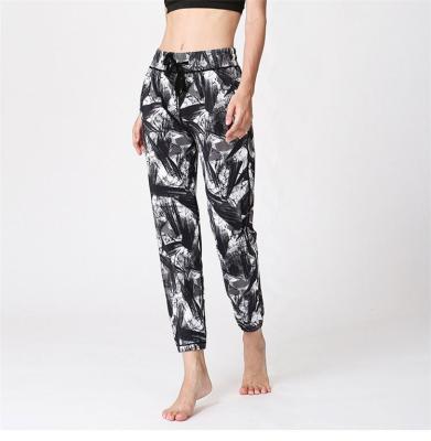 China Excellent Quality Antibacterial Yoga Pants Tight Leggings , Women Printed Leggings With Elastic Rope for sale