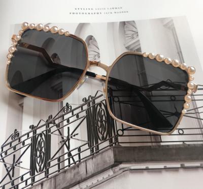 China Fashion Sunglasses Pearl Sunglasses New Shape Decorative Sunglasses Big Frame Diamond Sunglasses for sale