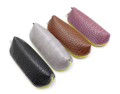 China PU Eyewear Case For Women Crocodile Portable PU Leather With Yellow Zipper for sale