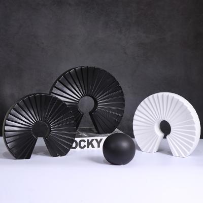 China Modern Nordic Light Shell Shaped Ceramic Ornaments Luxury Italian Scalloped Ornaments for sale