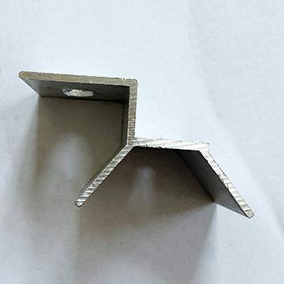 China Sistema de montagem solar no solo Fixação solar Braçadeiras intermediárias Braçadeira lateral à venda