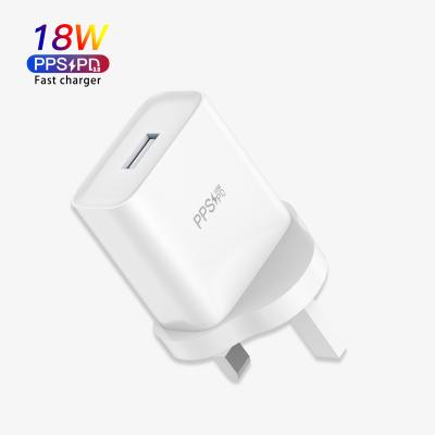 China High Quality 18W Mobile Phone PD Fast Charger USB Charger Power Adapter Travel Charger UK Plug for sale