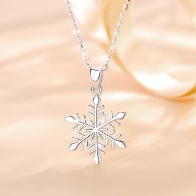 China FASHIONABLE Woman's Favorite 925 Sterling Silver Winter Snowflake Necklace Pendant Merry Christmas Gift for sale