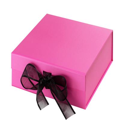 China Recyclable Custom Rigid Paper Packaging Box Foldable Magnetic Gift Rose Gift Box With Ribbon Closure for sale