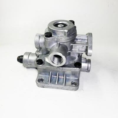 China High quality European trucks low price truck parts air brake control valve 9710021500 for American truck for sale