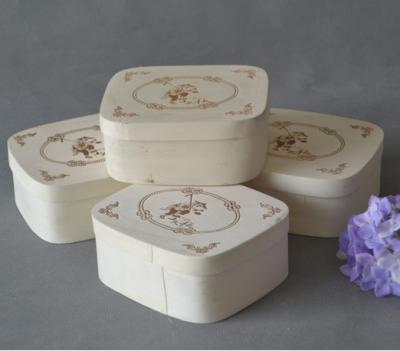 China Handmade high-grade plastic cake box for sale