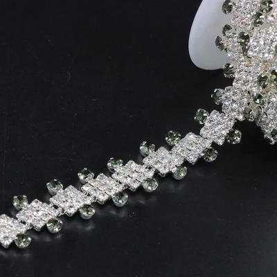 China Elegant flatback Crystal Rhinestone Chain Applique, ideal for DIY decoration and wedding party bridal embellishments for sale