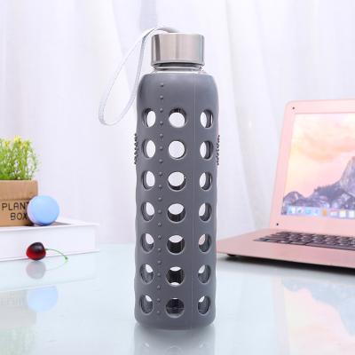 China Wholesale Portable Sustainable Borosilicate Glass Water Sports BPA Free Leakproof Unbreakable Bottle With 550ML Sleeve for sale