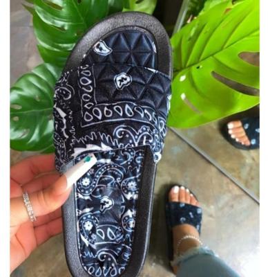 China Wholesale Fashion Lightweight Style Beach Women Slippers Bandana Pattern Upper For Women Comfortable Slides for sale