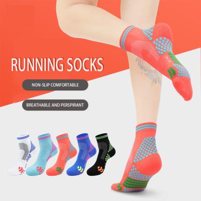 China QUICK DRY Custom Made Bottom Compression Socks Athletic Anti-slip Grip running Socks Short Sports Soccer Socks for sale