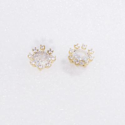 China CLASSIC Weddings Earrings 14K Gold Earrings Studs 4mm Round Shape DEF Moissanite Diamond Women Earrings for sale