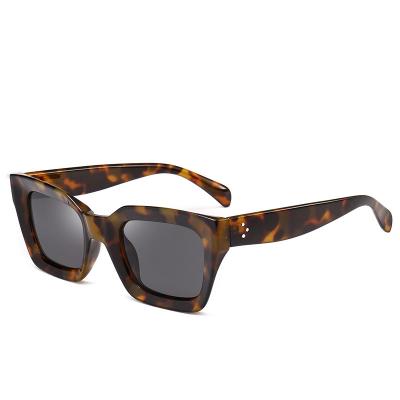 中国 Sunglasses fashion Europe and the United States rice nail sunglasses ladies trend sunglasses retro all-match classic high-grade glass 販売のため