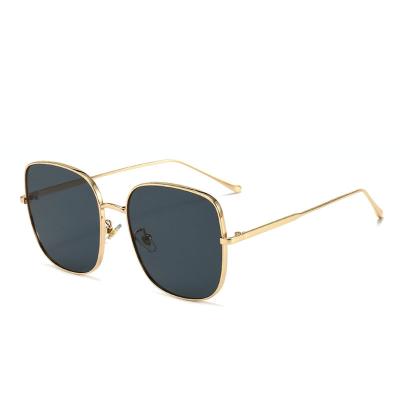 Chine Fashion Sunglasses 2020 New Square Sunglasses Women Shape Metal Frame Vintage Glass Oversized Men Shades Retro Gradient Colors Oculos UV400 à vendre