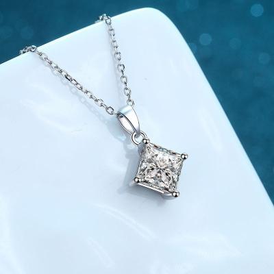 China Trendy 925 Sterling Silver Custom Four Claw 1 carat 2 carat Princess Cut Moissanite Diamond Pendant Necklace for sale