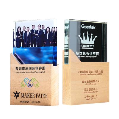 China Custom carved new design trophy company commends outstanding employees creative solid wood medal crystal trophy for sale