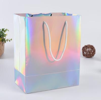 China Custom Creative Printing Hologram Gold 2021 Fine Paper Bag Handmade Factory Apparel Shopping and Silver Card Bottom Gift Square Bag for sale