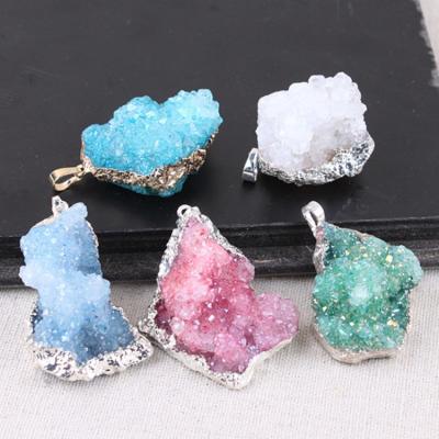 China Europe Agate Crystal Cluster Bud Sweater Chain Stone Pendant Natural Crystal Necklace for Europe and America for sale