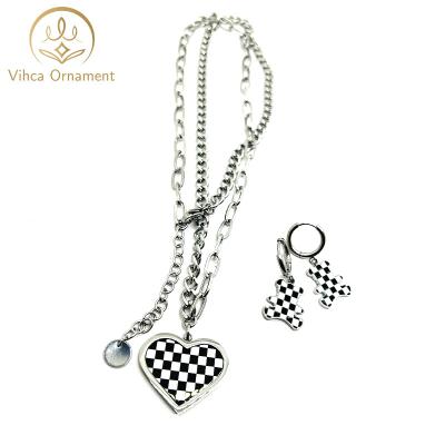 China Free Stainless Steel Women's Checkerboard Heart TRENDY High Quality Fashion Personality Sweater Chain for sale