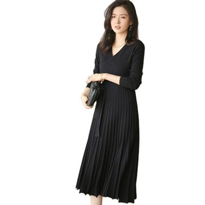 China New Slim Waist Anti-Static Knit Dress Women's Round-neck Pleated Skirt for sale