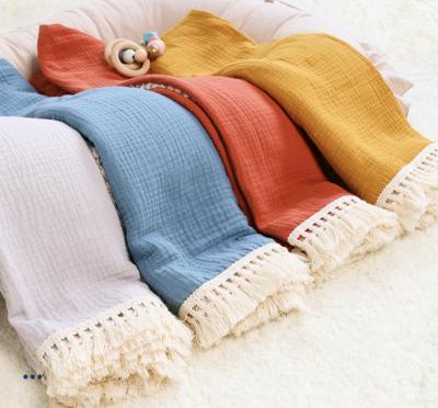 China Anti-Static 100% Cotton Solid Color Fringe Lace 2 Layers Peel Off Muslin Wrap Children's Gauze Wrapped Towel Baby Quilt for sale