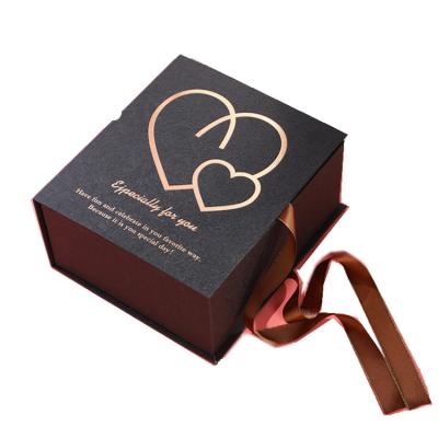 China Luxury Recycled Mother's Day Gift Roses Square Foldable Materials Cardboard Packaging i Love Mom Flower Paper Box for sale