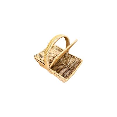 China Sustainable Bulk Wholesale Custom Hand & Gift Shopping Wire Storage Rattan Woven Wicker Picnic Basket With Lid For Breadfruit Wine for sale