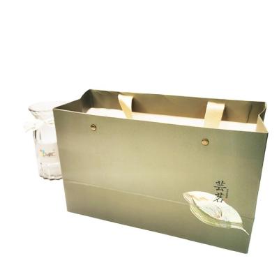 China 300g C1s Metal Recyclable Paper Loop Ribbon Small Gift Paper Bag With Custom Logo for sale