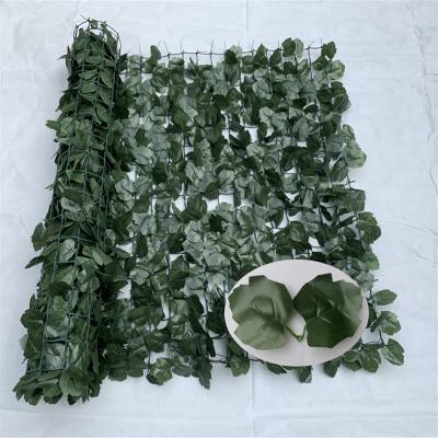 China Rustic Fence 25*50 Cm Customized Size Plastic Free Pungent Artificial Hedge Fence for sale