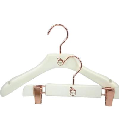 China Factory Customized White Non Slip Grooved Wooden Clothes Hanger Garment Display Hanger For Kids for sale