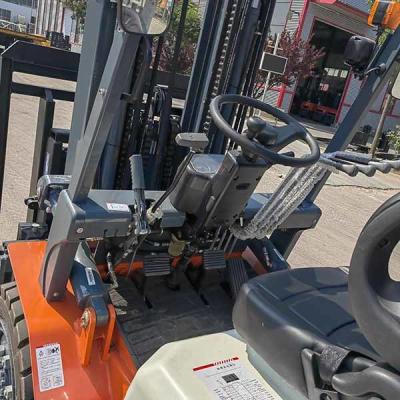 China 3 Tonnen Forklift mit chinesischem Xinchai C490BPG-Motor in orangefarbiger Farbe zu verkaufen