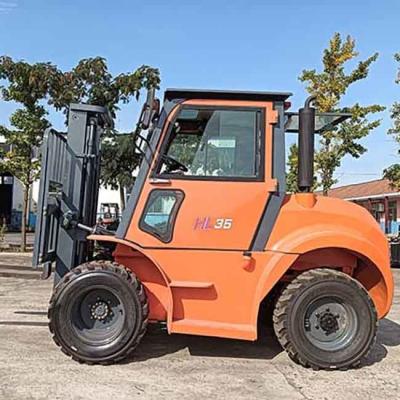 中国 3500kg 四輪駆動フォークリフト ISUZU エンジン荒地フォークリフト 販売のため