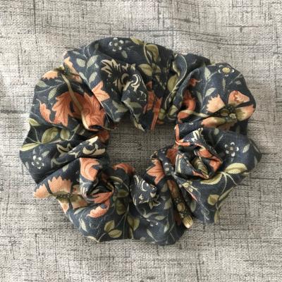 China Soft Microfiber Hair Drying Washable Scrunchies Macaw Big Hair Scrunchies Elastic Hair Tie Scrunchi zu verkaufen