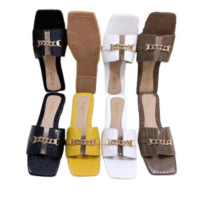 China Fashion Trend Open Toe Slippers Metal Chain Sandals Designer Shoes Outdoor Beach 2022 Summer Women Flip Flops Slippers for sale