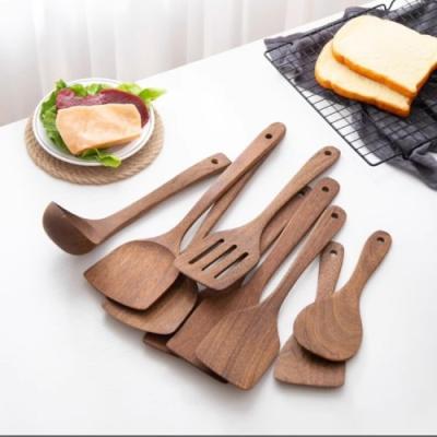 China Sustainable Household Cooking Appliance Chicken Wing Wood Long Handle Wooden Kitchenware Non Stick Pan Spatula Wooden Soup Spoon Spatulas for sale