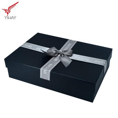 China Luxury Custom Food Packing Boxes Wedding Candy Box With Ribbon Bowknot for sale