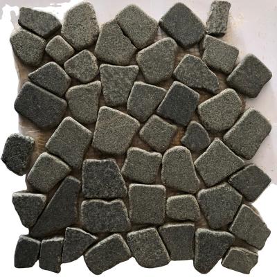 China Eco - Friendly Mosaic Tile Natural Stone Pitch Pebble Mosaic Pebbles Garden Paving Stones for sale