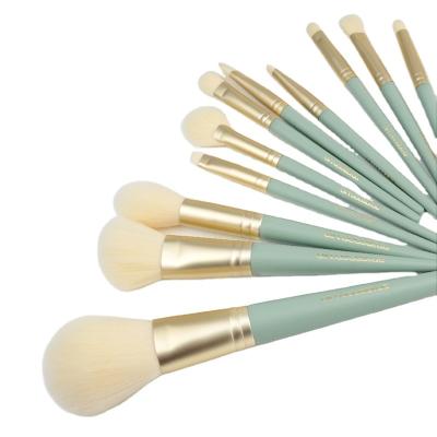 China Wooden Handle Makeup Brush Set New Product Listing Easy Hold Powder Professional Makeup Brush Set for sale