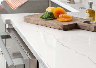 Κίνα Στιλπνό φυσικό άτομο που γίνεται Countertops χαλαζία με το όμορφο λωρίδα προς πώληση