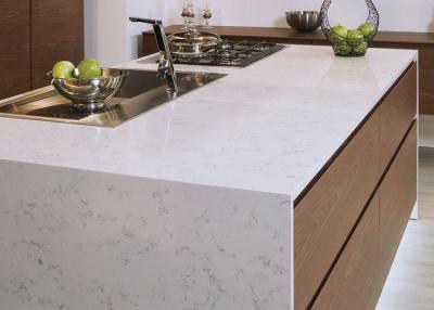 Κίνα Φυσικά Countertops χαλαζία κουζινών πολυτέλειας με τα κοινά μεγέθη νεροχυτών προς πώληση