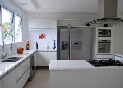 China Kitchen Nano Glass Countertop Super White Half Bullnose Glass Quartz Countertops for sale